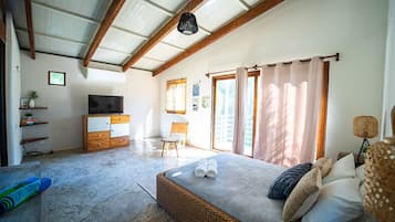 3 bedrooms, desk, free WiFi, bed sheets