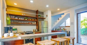 Fridge, microwave, oven, stovetop - SantiChanti Walk to Sunzal Beach (El Sunzal)