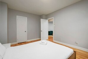 2 bedrooms, desk, iron/ironing board, free WiFi