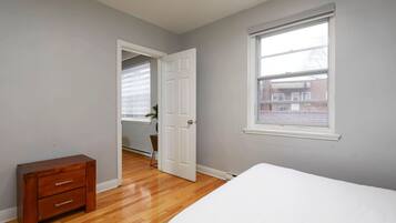 2 dormitoris, escriptori, planxa i posts de planxar i wifi gratuïta