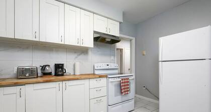 Contemporary 2BR â Stylish Comfort on MTL West