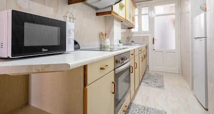 Apartment 'El Compromiso' with Balcony, Wi-Fi and Air Conditioning