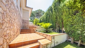 Property grounds - Villa 'Costacabana - Lorena' with Mountain Views, Private Pool and Wi-Fi (Lloret de Mar)