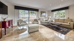 TV - Villa 'Costacabana - Lorena' with Mountain Views, Private Pool and Wi-Fi (Lloret de Mar)