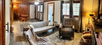 Charming 2-bedroom fishing cabin in brilliant Gate City with AC, WiFi
