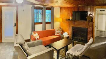 Smart TV, fireplace