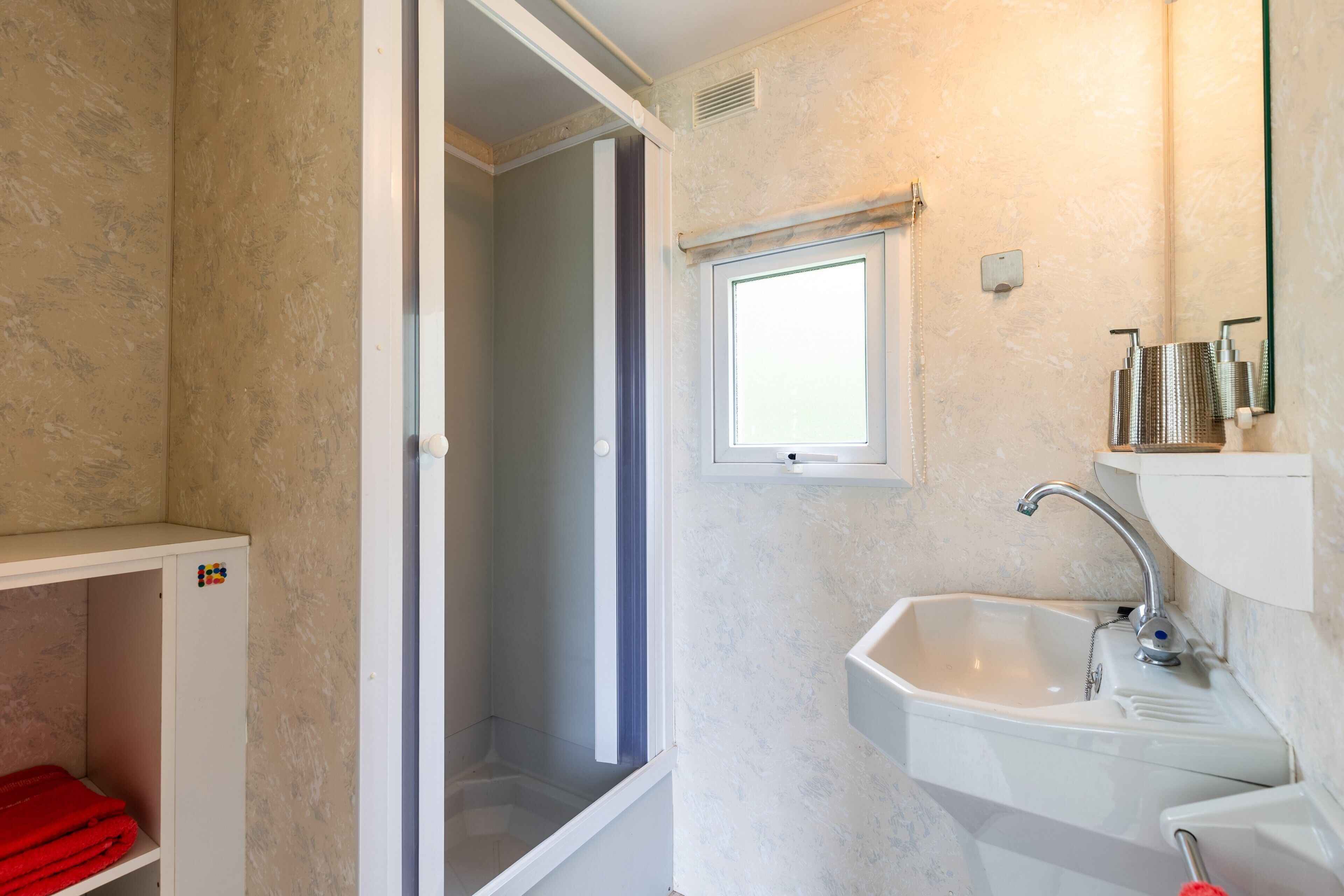Douche, serviettes fournies