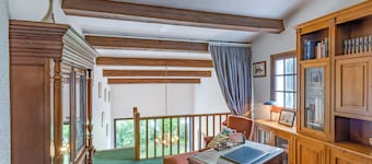 La Combe Aux Loups – Spacious House with Pool, Garden, and Terrace in Marsac-sur-l'Isle