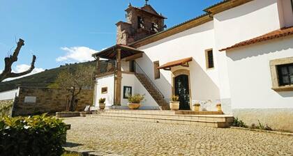 Holiday Home 'Casa Da Ribeira Em Rabal' with Lake View, Wi-Fi and Air Conditioning