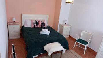 3 dormitorios, tabla de planchar con plancha, wifi gratis y ropa de cama