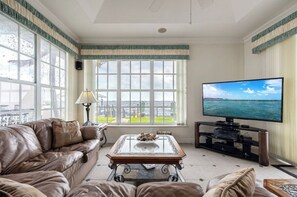 TV, fireplace - Waterfront Retreat 5 Star (Cape Coral)