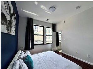 2 habitaciones, tabla de planchar con plancha, wifi y ropa de cama