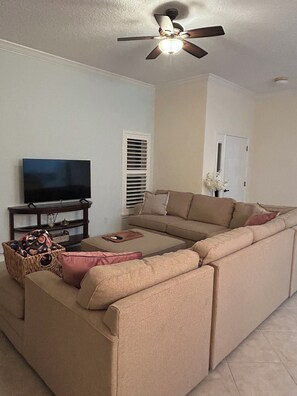 Smart-TV, videospill, DVD-spiller og bøker