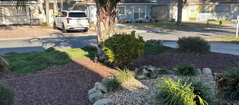 3 bed/ 2 bath house in The Villages! Pet friendly, pool, hot tub and internet!