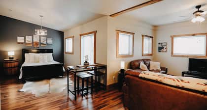 Wake Up on a Real Ranch - The Bunkhouse - Elizabethtown KY