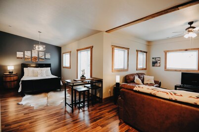 Just 10 minutes from town -We're more than just a place to stay!