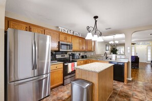 Fridge, microwave, stovetop, dishwasher