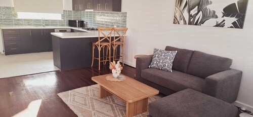Beachside Homely Flat in Rockingham