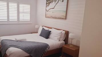 1 habitación, tabla de planchar con plancha, wifi gratis y ropa de cama