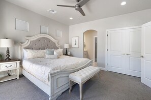 6 habitaciones, tabla de planchar con plancha y cuna de viaje 