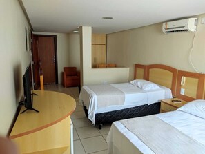 Bureau, espace de travail pour ordinateur portable, Wi-Fi gratuit