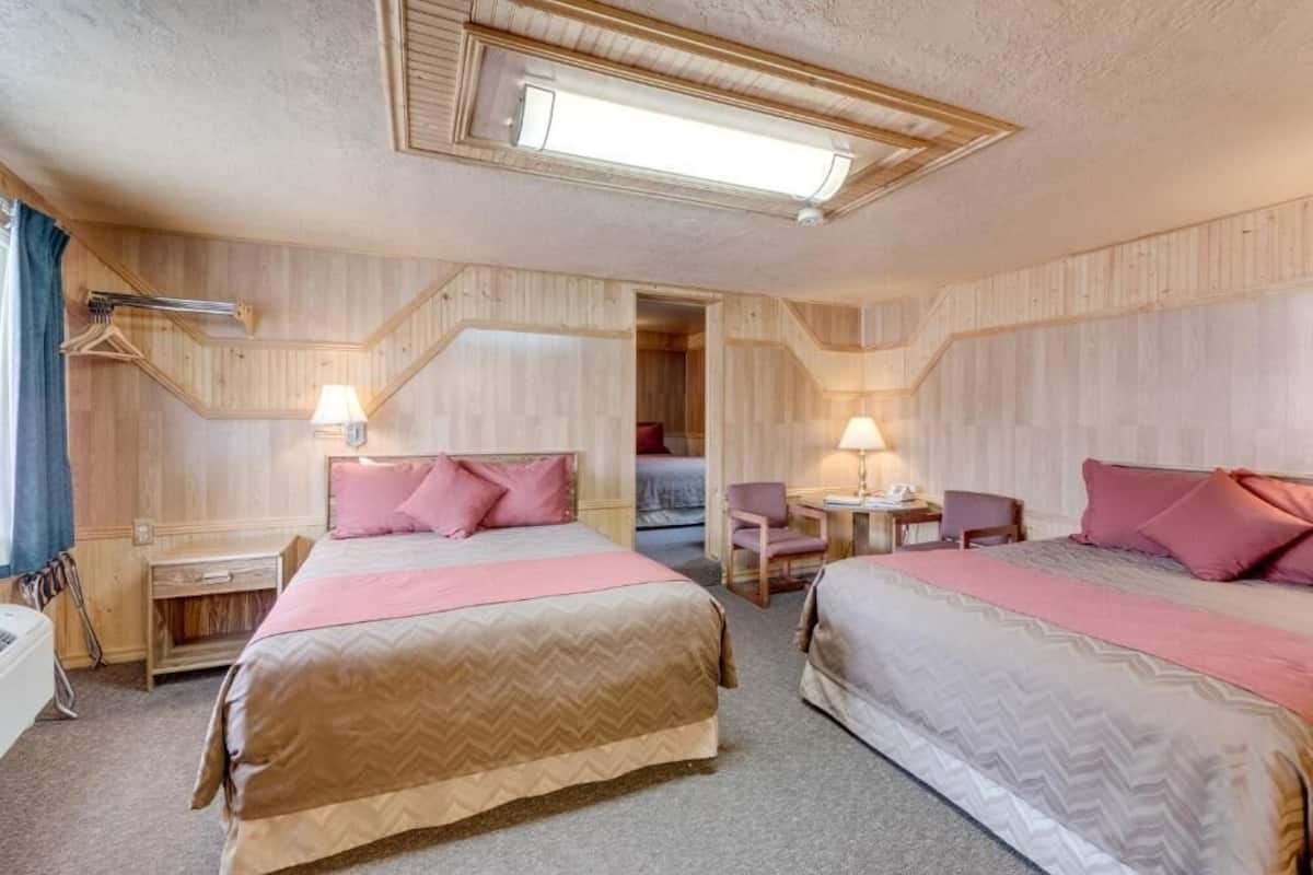 Standard Room, Mountain View | Desk, laptop workspace, free WiFi