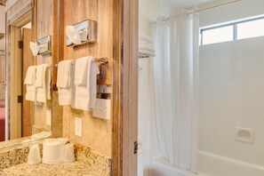 Chambre Double Tradition, vue montagne | Salle de bain