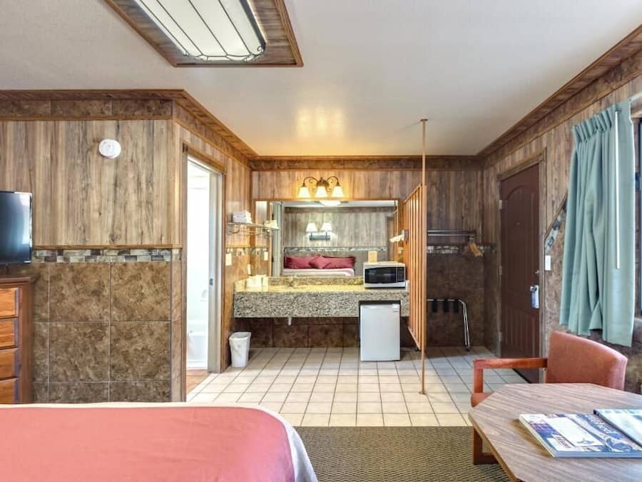 Quarto solteiro standard, vista para a montanha | Escrivaninha, espaço de trabalho para notebook, Wi-Fi de cortesia