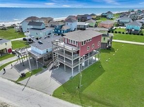 Exterior - 1 Block from the Beach, Entertainment Deck with games and Tv, large enough for 26 guests. (Bolivar Peninsula)
