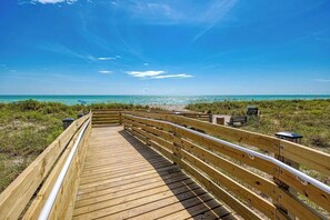 Beach - Oasis on Nightingale: Screened Pool & Near Beach (Venice)