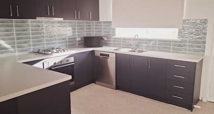 Charming Apt Min from Rockingham Beach