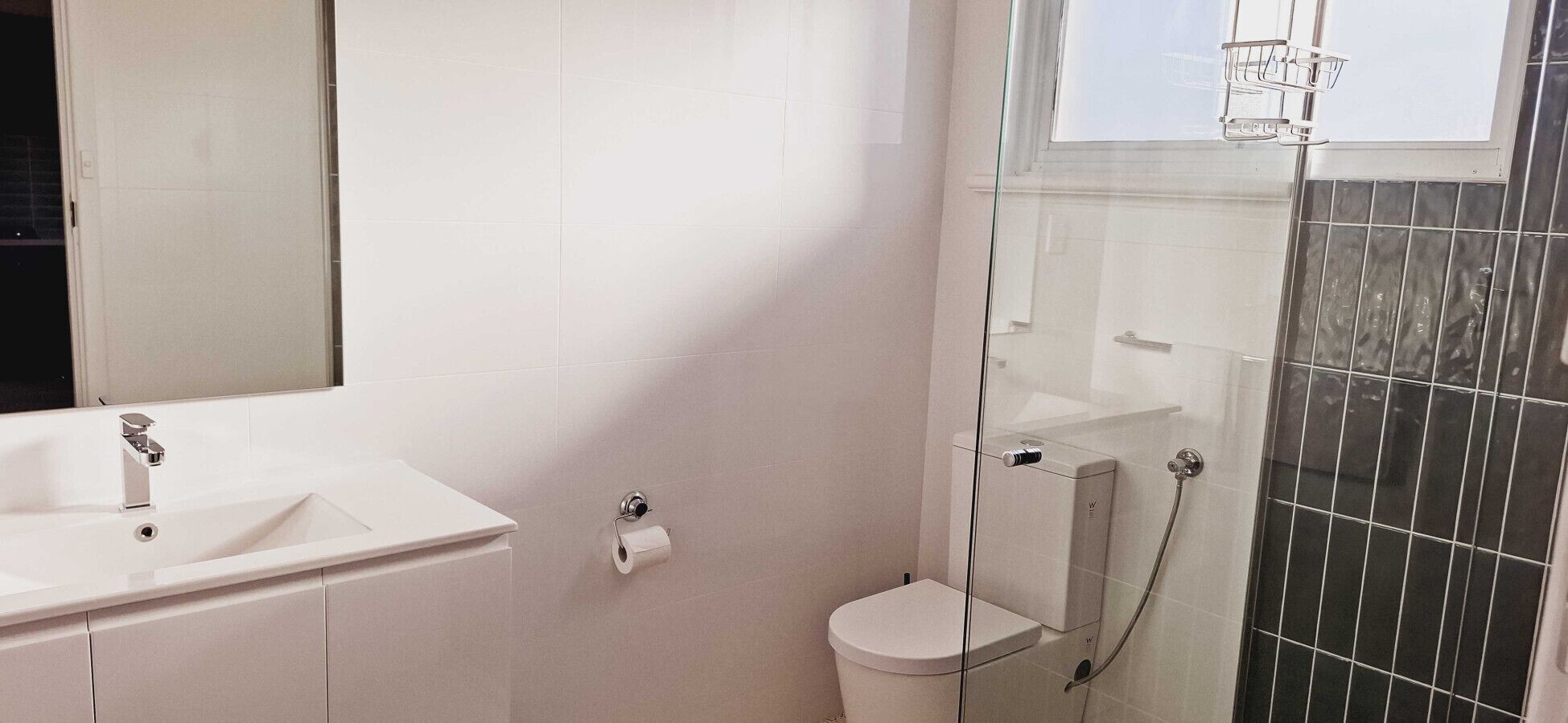 毛巾、肥皂、洗发水、卫生纸