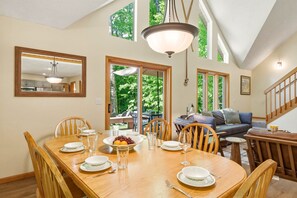 Dining - Up North Chalet | Ac | Bbq | Bikes (Cedar)