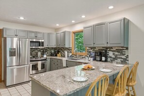 Fridge, microwave, oven, stovetop - Up North Chalet | Ac | Bbq | Bikes (Cedar)