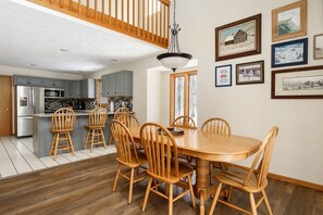 Dining - Up North Chalet | Ac | Bbq | Bikes (Cedar)