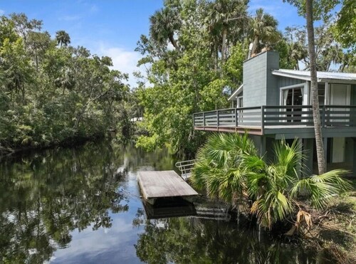 Riverfront! Snappin Turtle Cabin, Balcony-Floating dock-Fishing.