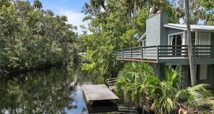 Riverfront! Snappin Turtle Cabin, Balcony-Floating dock-Fishing.