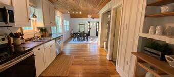 Charming 3-bedroom house with WiFi, AC in peaceful Elk Neck