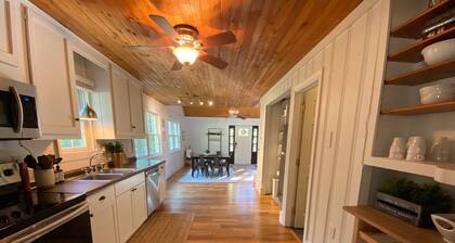 Charming 3-bedroom house with WiFi, AC in peaceful Elk Neck