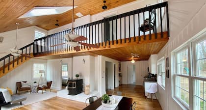 Charming 3-bedroom house with WiFi, AC in peaceful Elk Neck