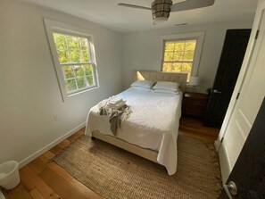 3 bedrooms, iron/ironing board, travel crib, free WiFi - Charming 3-bedroom house with WiFi, AC in peaceful Elk Neck (Elkton)