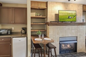 Fridge, microwave, coffee/tea maker, cookware/dishes/utensils - Zen Studio Condo With Golf Course View- 205B (Kelowna)