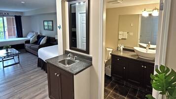 Iron/ironing board, WiFi, bed sheets