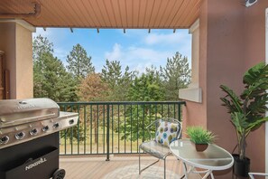 Property grounds - Zen Studio Condo With Golf Course View- 205B (Kelowna)