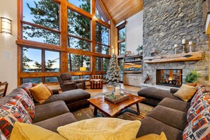 Télévision, cheminée, chaîne hi-fi