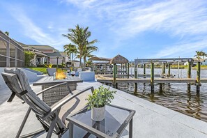 屋外ダイニングエリア