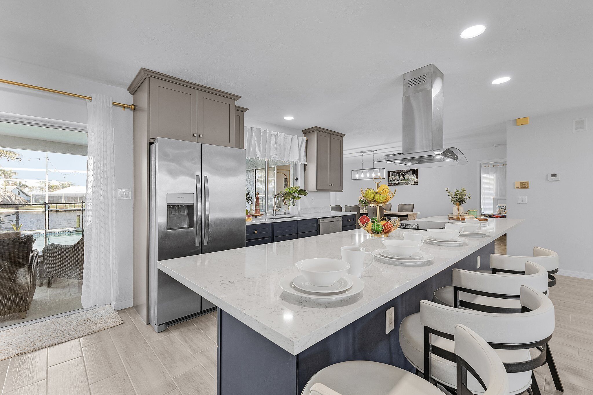 ثلاجة، ميكروويف، فرن، موقد طهي مسطح