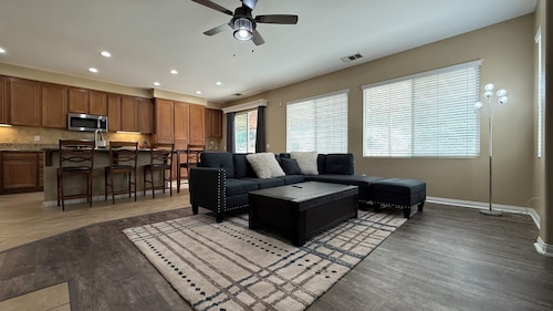 3-bedroom house in charming Moreno Valley with WiFi, AC. Fully furnished.