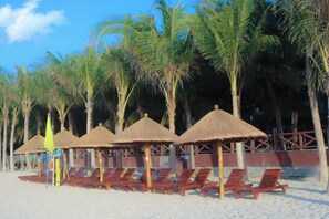 Chaise longue, serviettes de plage