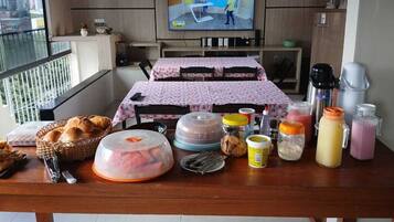 Desayuno continental gratuito y diario